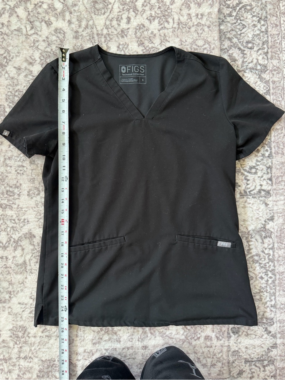 Figs Women's Small Short Sleeve V-Neck Scrub Top - Black Two pockets